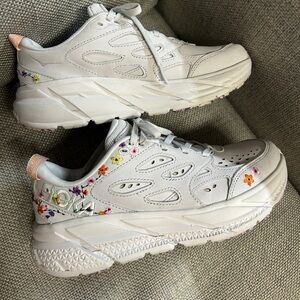 Hoka one one vibrant bloom Clifton